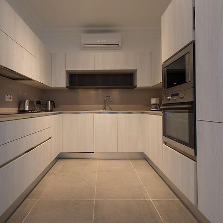 Seafront Luxury Apartment With Pool Sliema Exterior photo