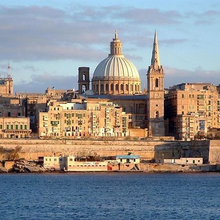 Seafront Luxury Apartment With Pool Sliema Exterior photo
