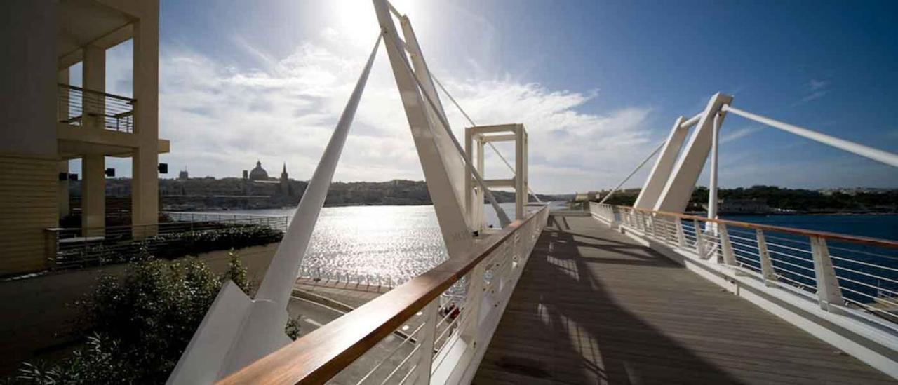 Seafront Luxury Apartment With Pool Sliema Exterior photo