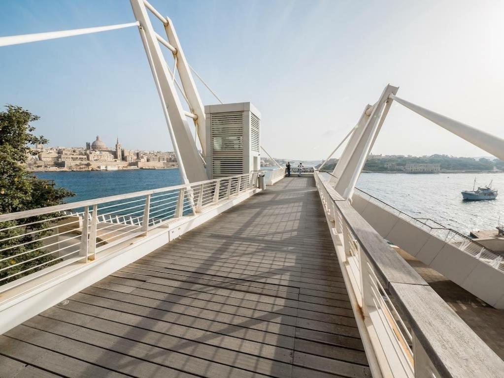 Seafront Luxury Apartment With Pool Sliema Exterior photo